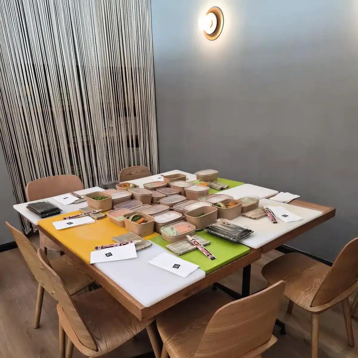 שולחן פרטי לסדנת סושי של ניני האצ׳י